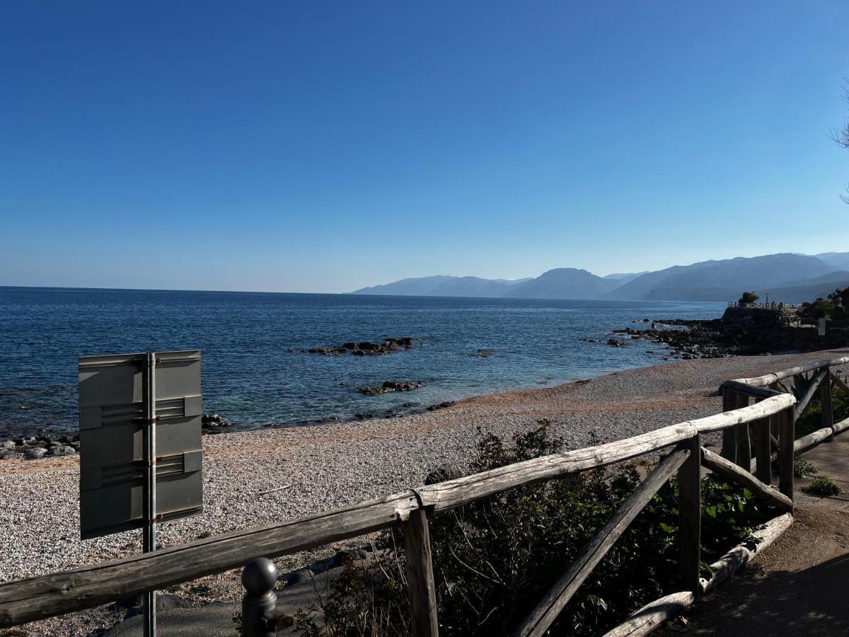칼라고노네 Fronte Mare 아파트 외부 사진